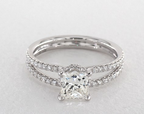 Compre anillos de diamantes de un quilate: diamantes de talla princesa en anillos de compromiso divididos