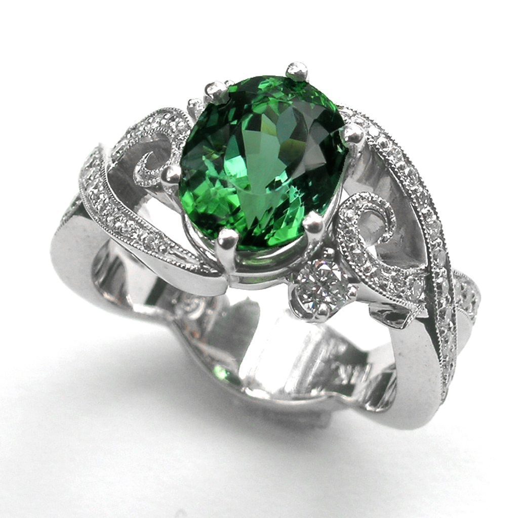 anillo de turmalina verde