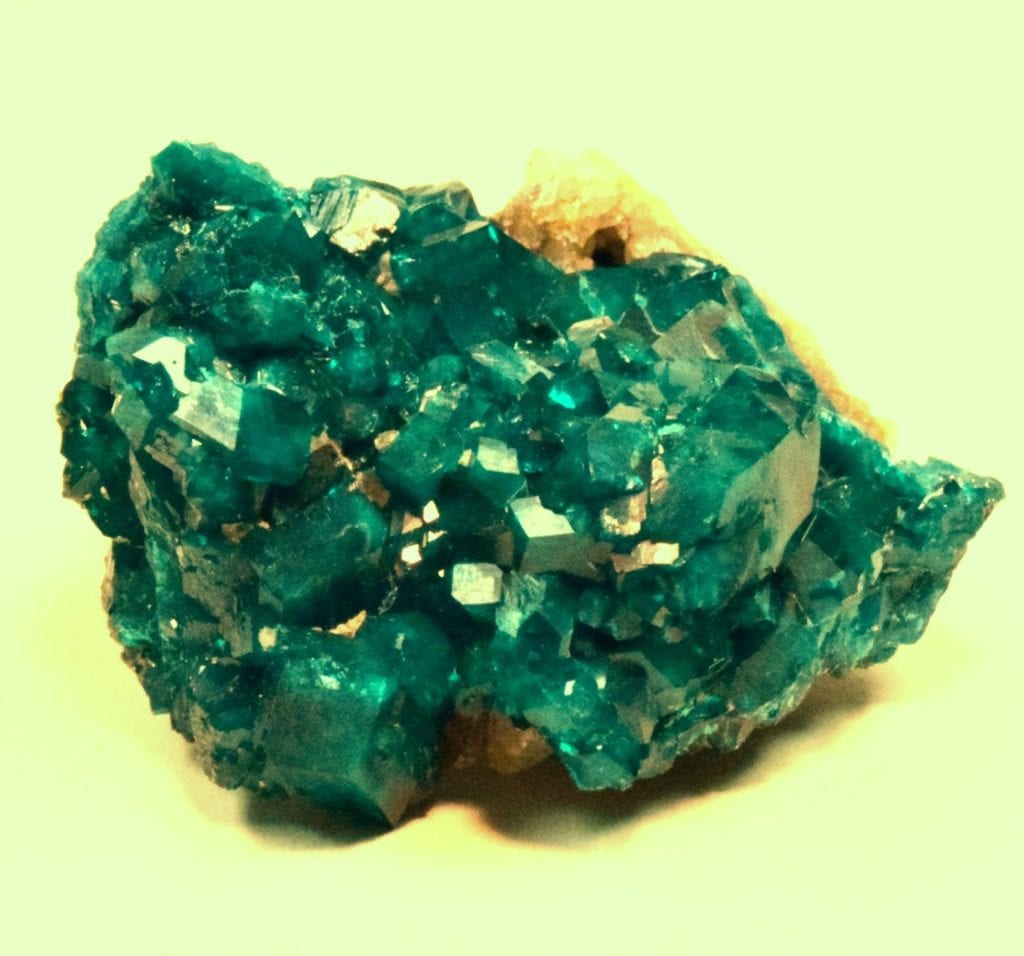 cristales de dioptasa - Kazajstán