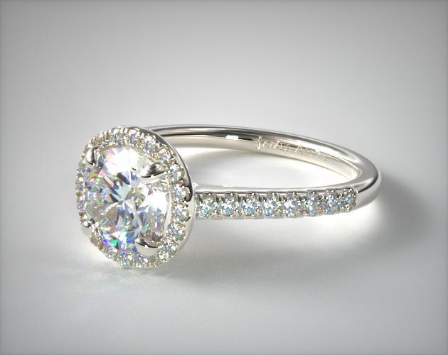 Anillo de compromiso con pavé de halo y diamantes de becerro en oro blanco de 14 k (centro redondo) James Allen