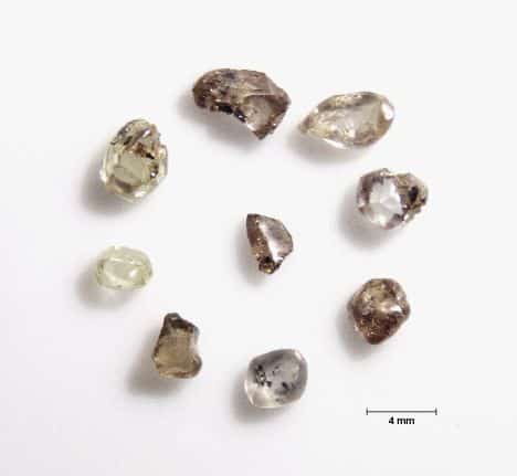 Diamantes en bruto previamente extraídos del Parque Estatal Crater of Diamonds.