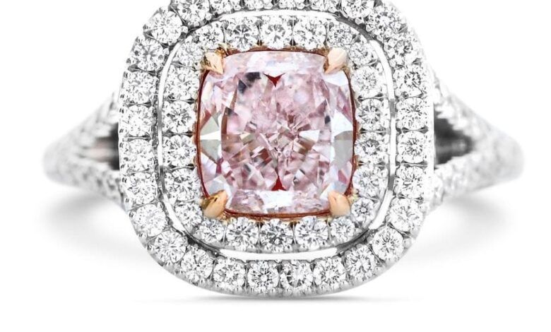 Guía de compra de diamantes de color rosa de fantasía - Anillo de diamantes rosa rubor