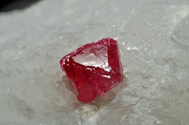 Espinela roja - Identificación de gemas