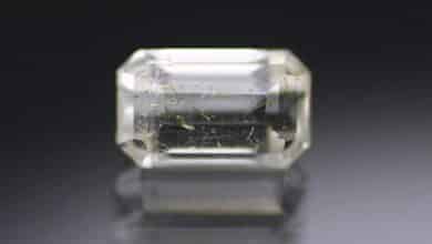 fenaquita con inclusiones de perettiita - elementos poco comunes gemas poco comunes