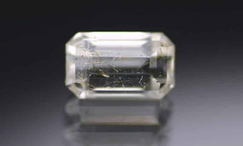 fenaquita con inclusiones de perettiita - elementos poco comunes gemas poco comunes