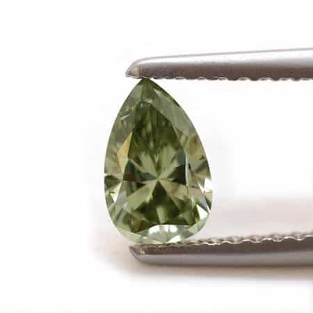 Diamante Camaleón. “Chameleon Pear Shaped Diamonds by Leibish & Co.” Con licencia de Fancy Diamonds bajo CC By 2.0
