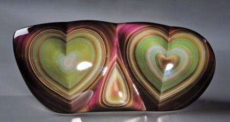 Escultura de obsidiana arcoíris de doble corazón