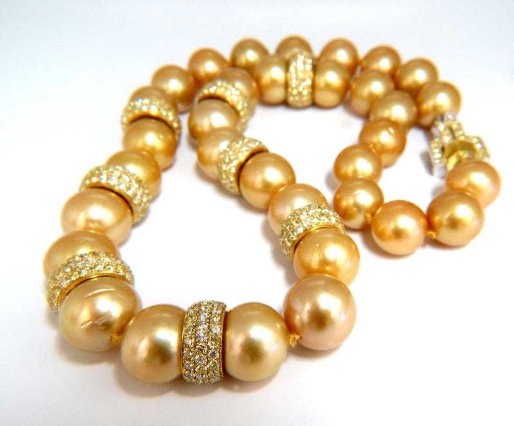 Perlas de agua de mar: collar de perlas de los mares del Sur, diamantes amarillos y zafiros amarillos