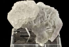 espécimen mineral de mayenita