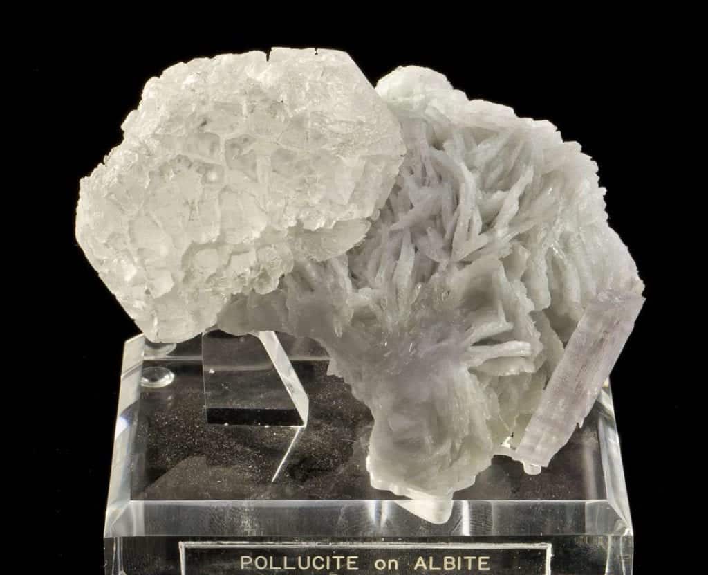 espécimen mineral de mayenita