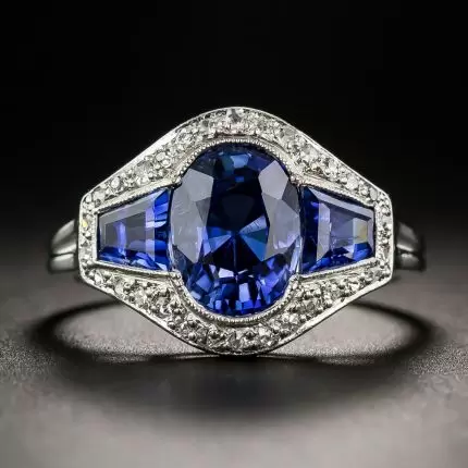 Anillo de zafiro y diamantes en platino Art Deco; Imagen: Long Antiques