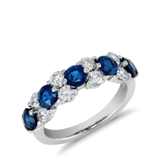Anillo con guirnalda de diamantes y zafiros en platino Blue Nile