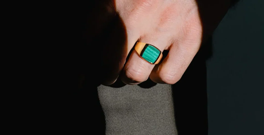 joyería para hombres elegancia con piedras naturales